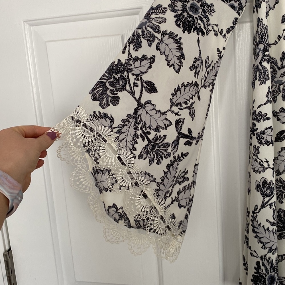 NWOT ASTR The Label mini dress with v-neck and statement sleeves. - Picture 3 of 16